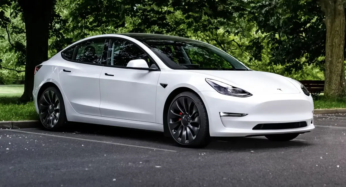 La Tesla Model 3 Plaid se confirme (avec des sièges sport ?)