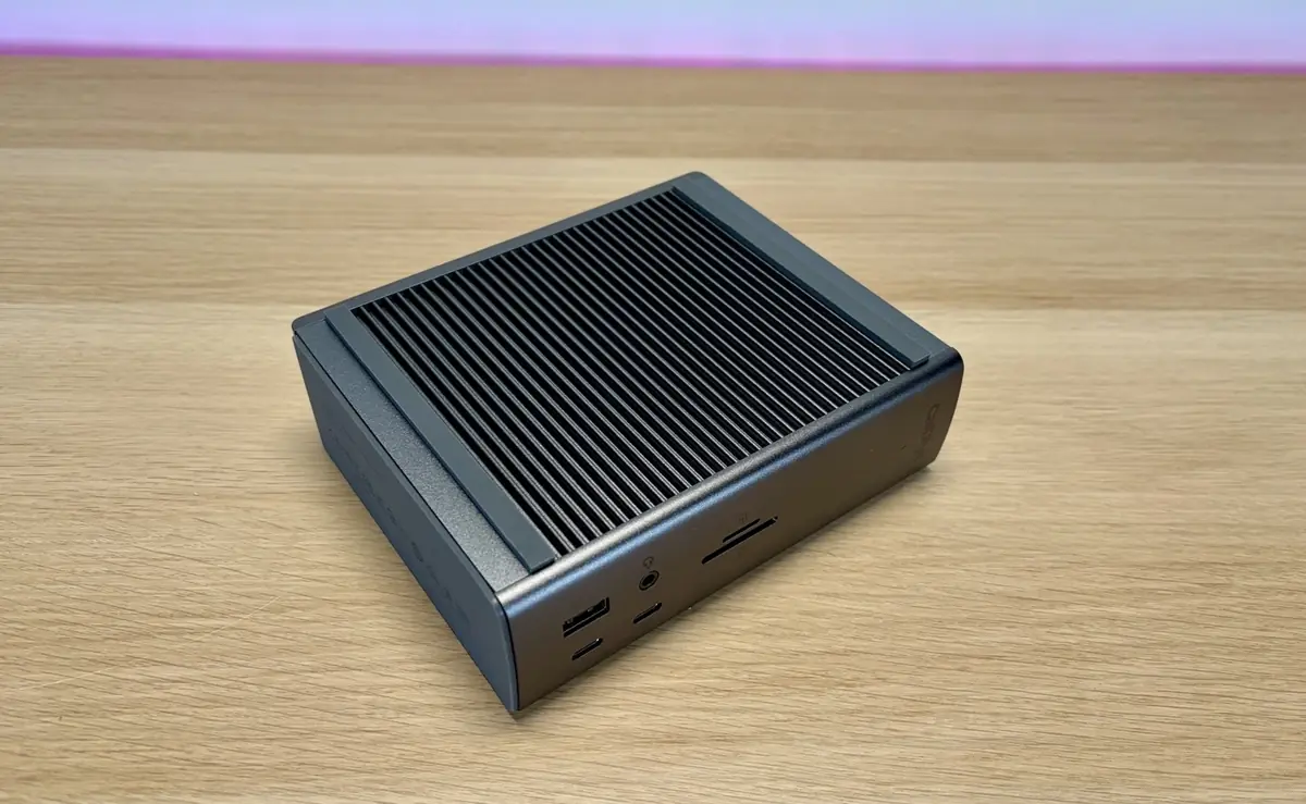 Les bandes en caoutchouc &agrave; placer sous le dock pour une mise en place "&agrave; plat"