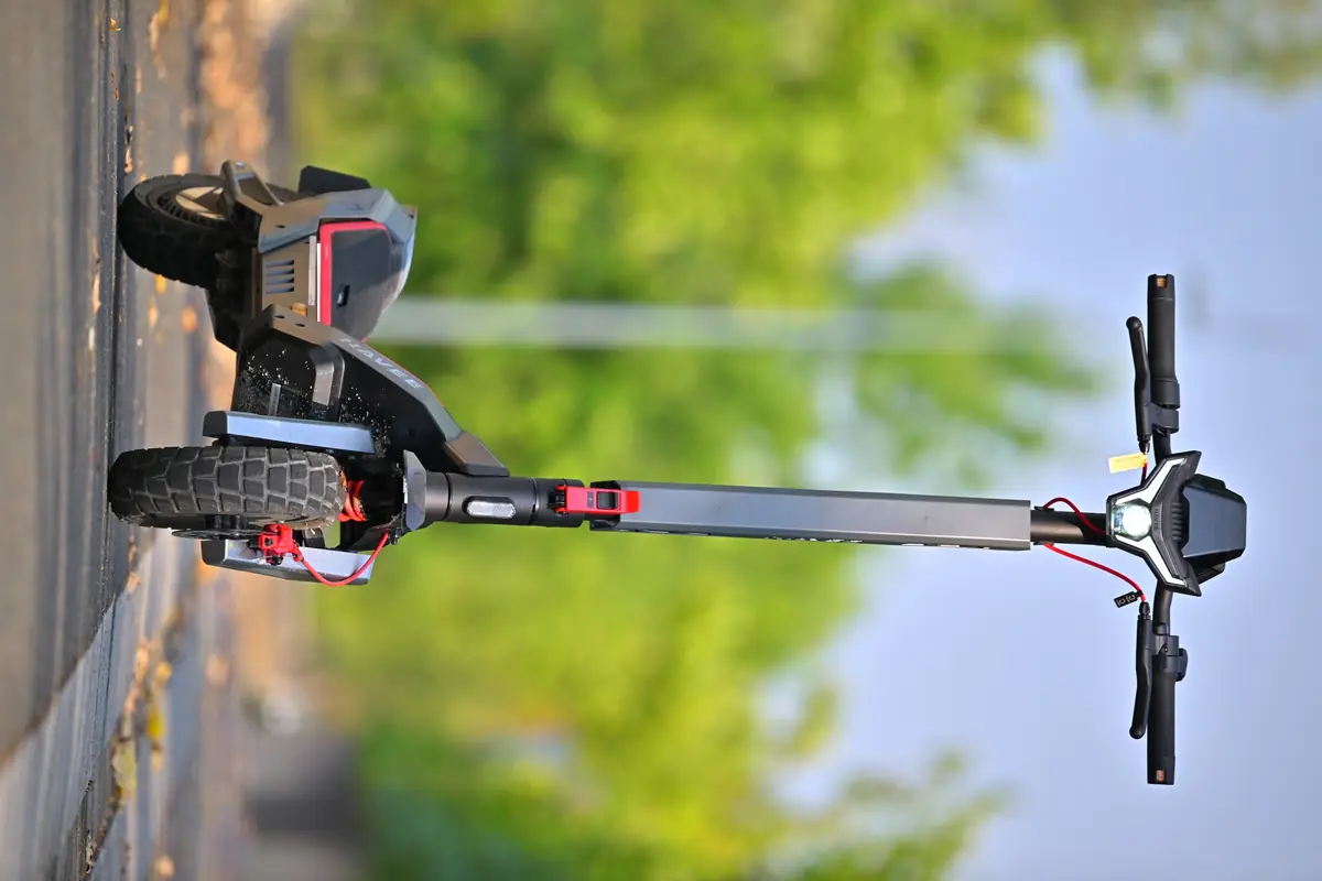 Test Navee XT5 Ultra&nbsp;: deux moteurs et un confort de scooter