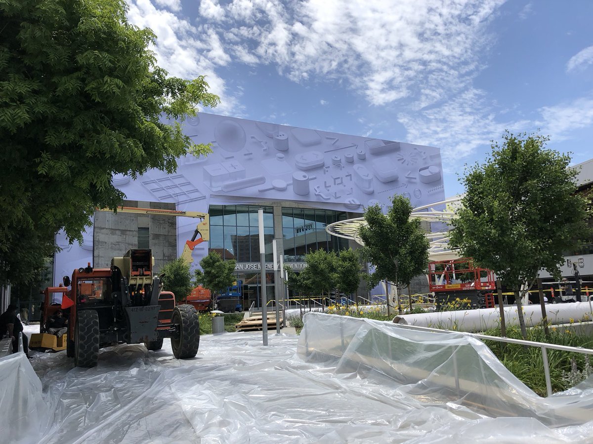 #WWDC : la déco se poursuit au McEnery Convention Center (photos)