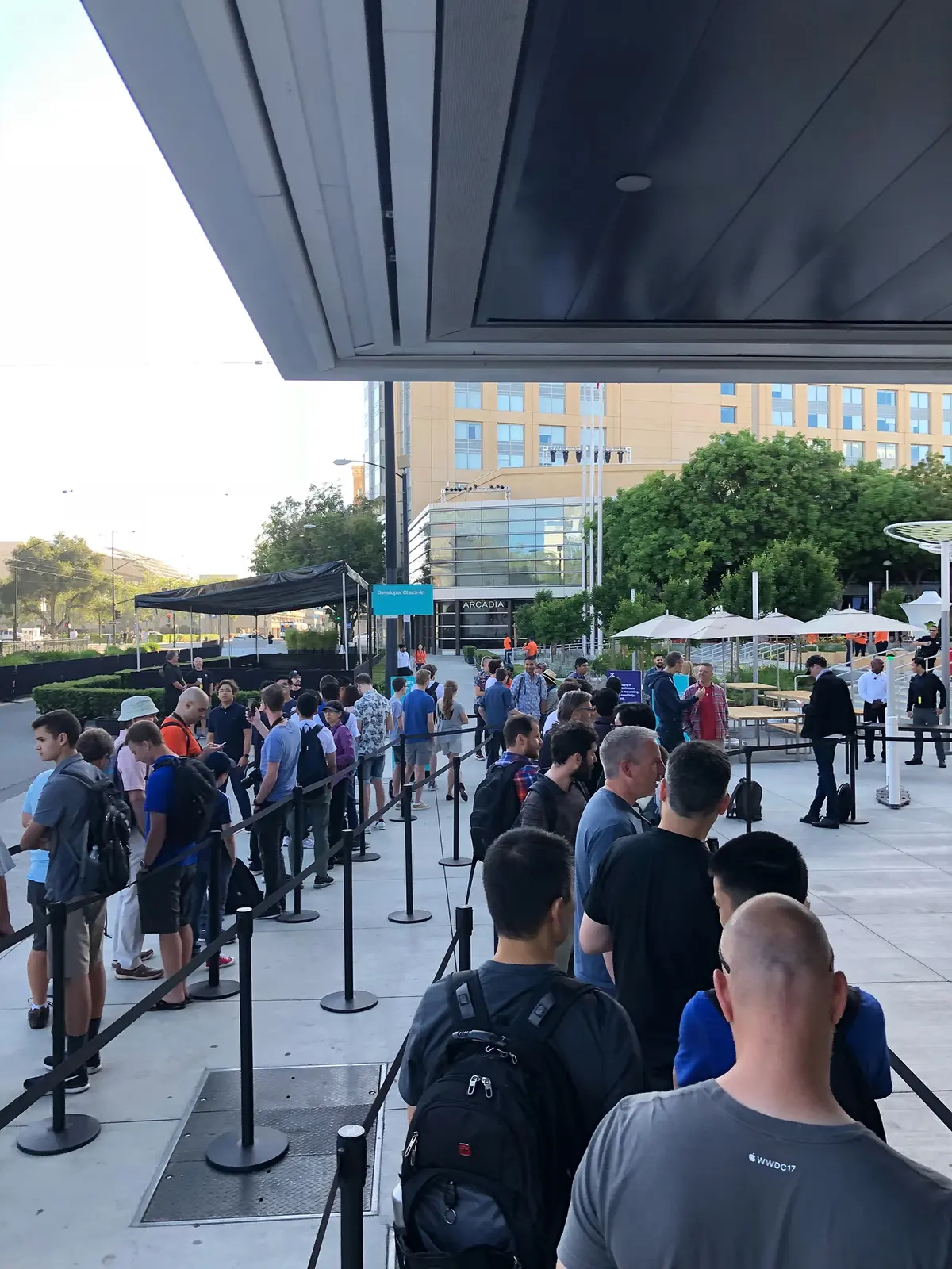 #WWDC J-1 : des pin's, une veste en jean, des badges et de l'excitation ! (photos)