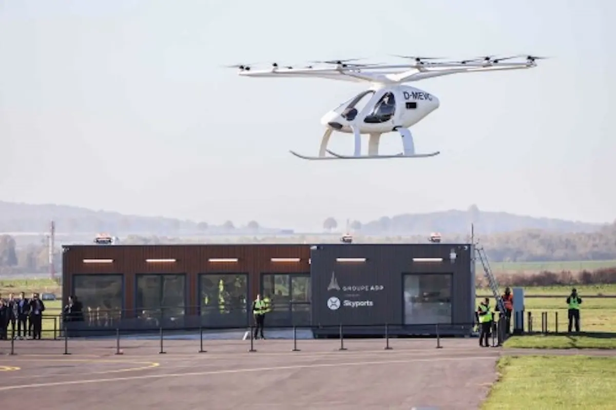 Un taxi Volocopter en vol à Pontoise, en France