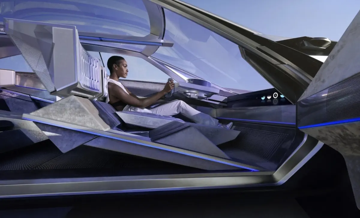 800Km d'autonomie pour la Peugeot Inception et la Lightyear 2 : vous prenez laquelle ?