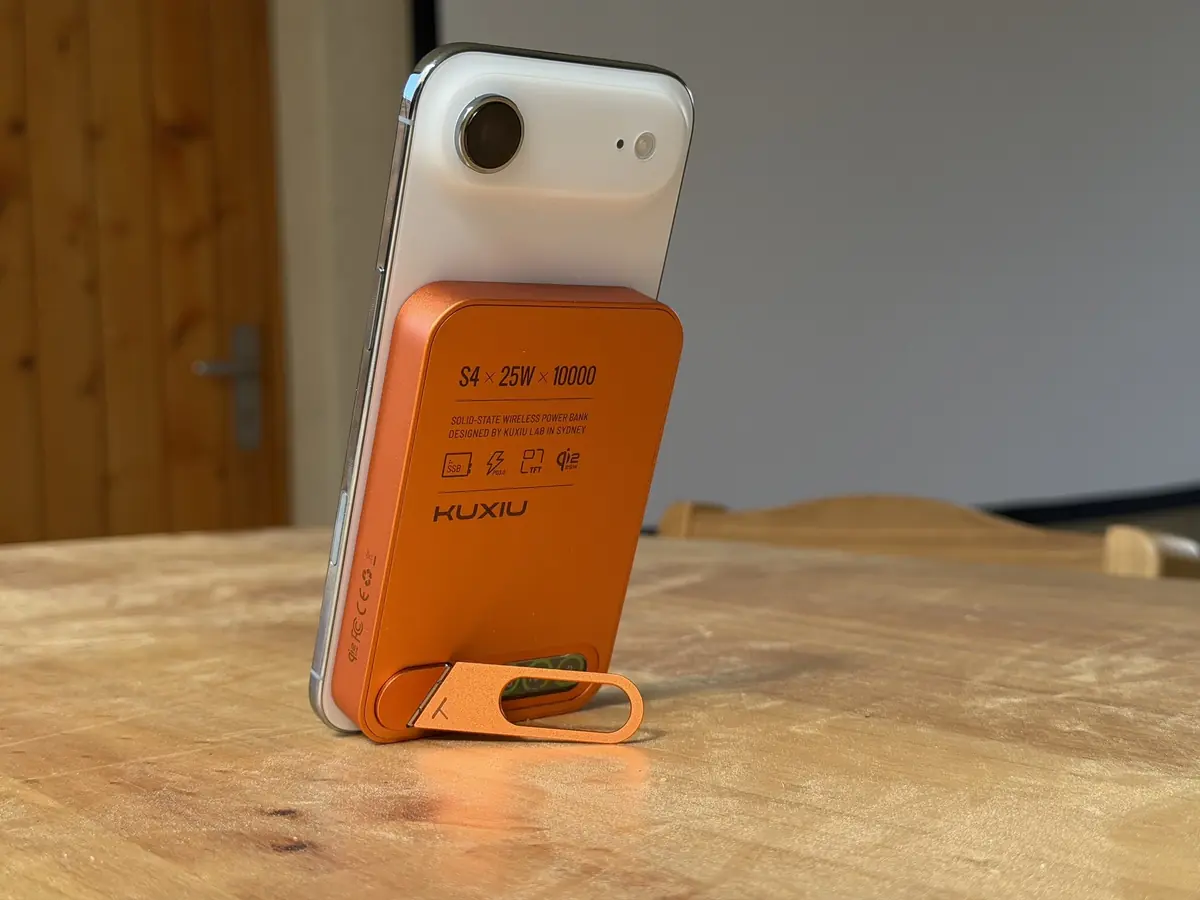 On a test&eacute; la KUXIU S4&nbsp;: une batterie MagSafe 25W avec &eacute;cran TFT