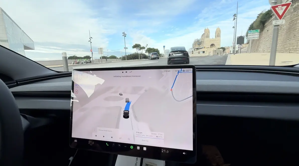 Une Tesla FSD 100% autonome à Marseille ? On a testé ! (et c'est bluffant)