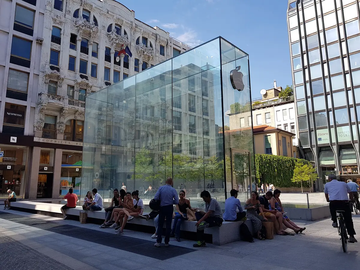 Quelques photos et une vidéo exclusive de l'Apple Store de Milan (avant l'ouverture)