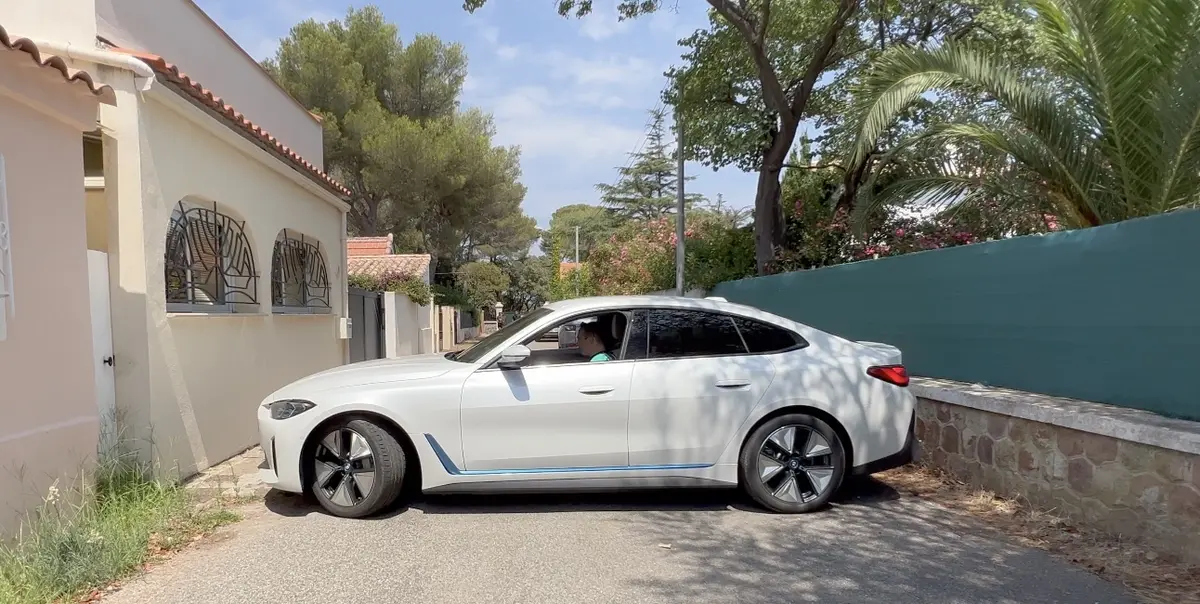 Essai BMW i4 eDrive 40 : autonomie d'une Tesla, conduite et finitions BMW !