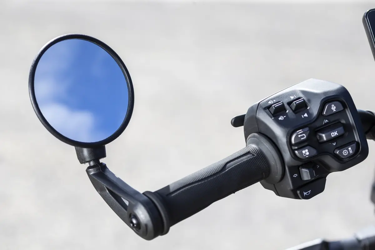 Essai de la Can-Am Pulse, la premi&egrave;re moto &eacute;lectrique &eacute;quip&eacute;e de CarPlay