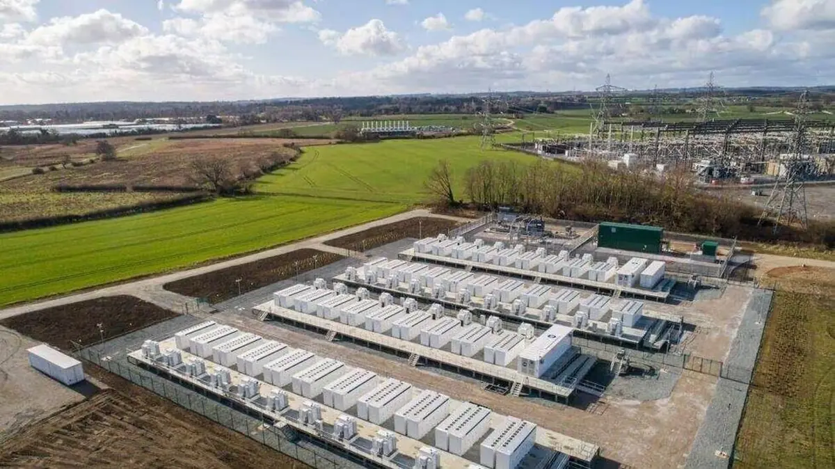 Comment Tesla veut r&eacute;volutionner le stockage d'&eacute;nergie en France