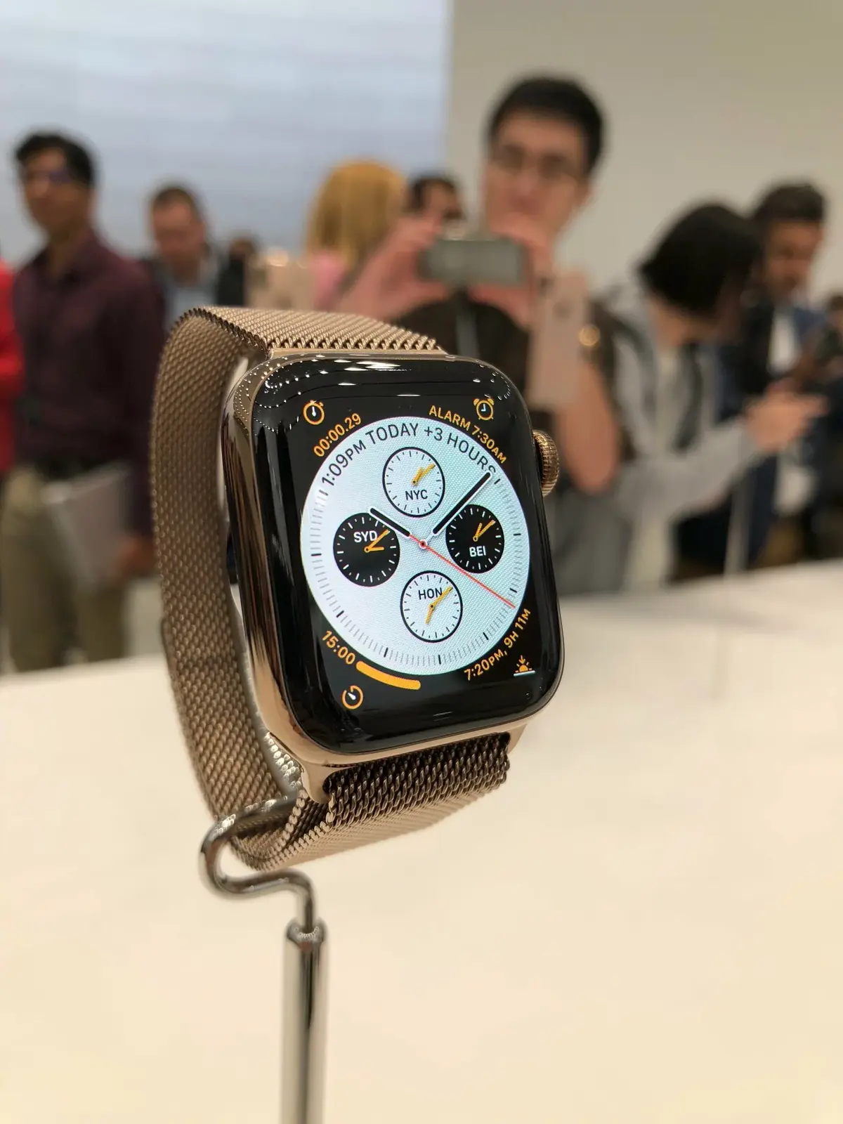 Les iPhone XR, XS, XS Max et les Apple Watch Series 4 "en vrai" avec des people (photos)