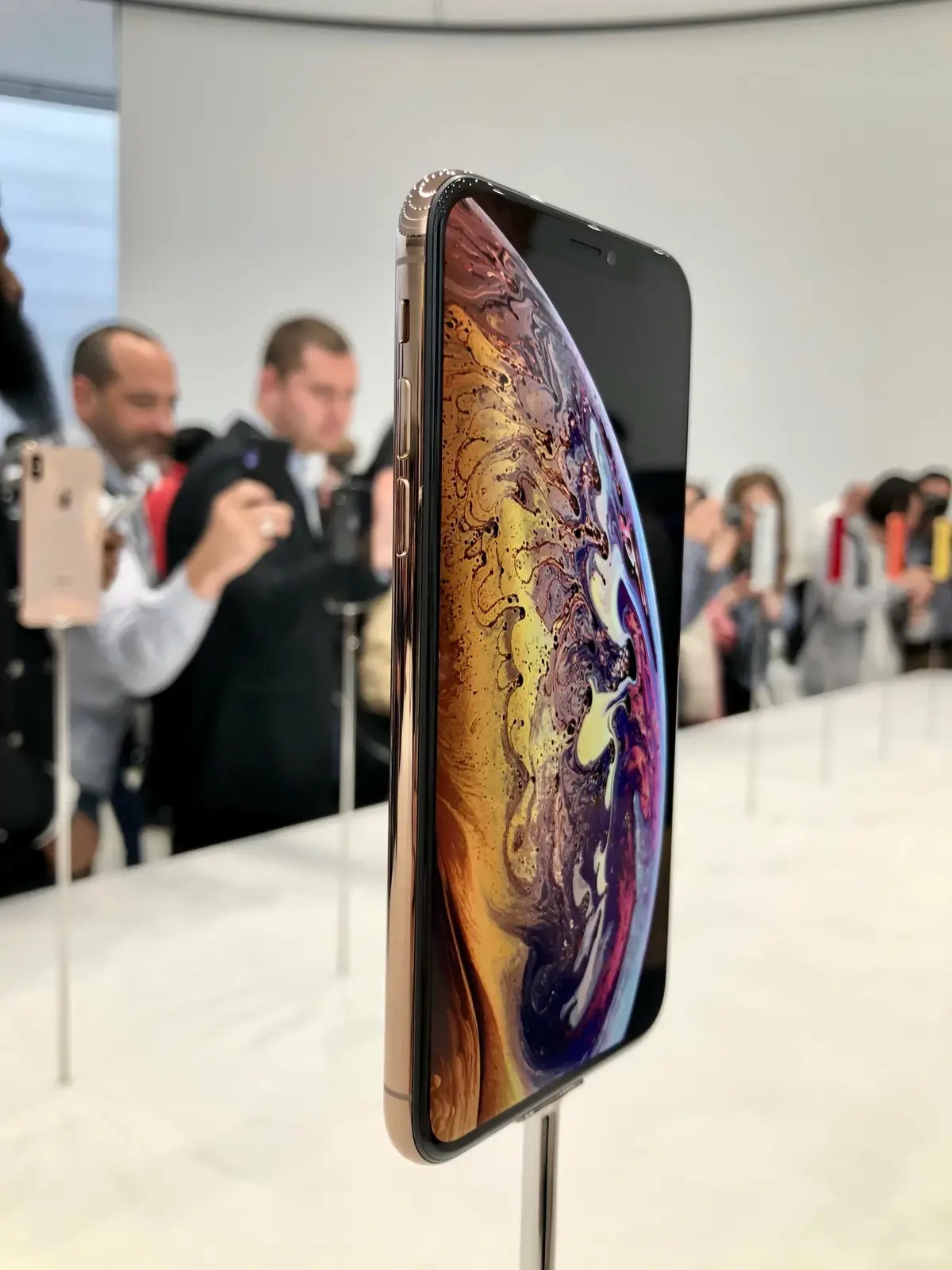 Les iPhone XR, XS, XS Max et les Apple Watch Series 4 "en vrai" avec des people (photos)