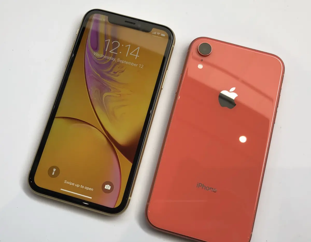 Les iPhone XR, XS, XS Max et les Apple Watch Series 4 "en vrai" avec des people (photos)