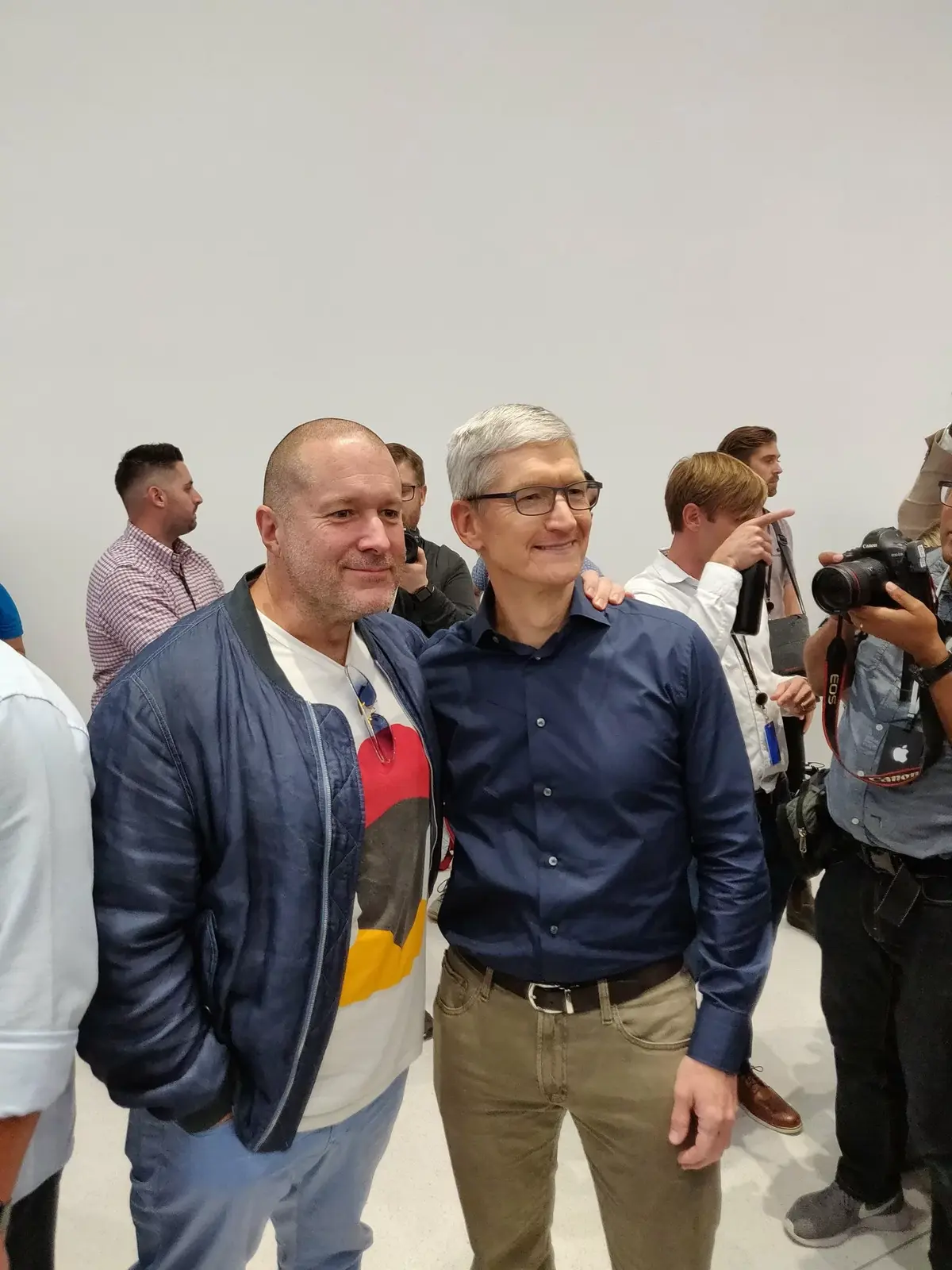 Les iPhone XR, XS, XS Max et les Apple Watch Series 4 "en vrai" avec des people (photos)