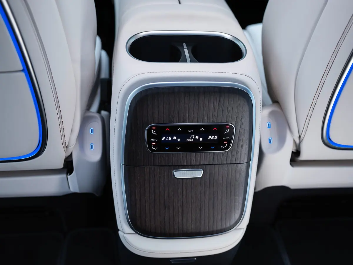 Les ports USB-C abondent.