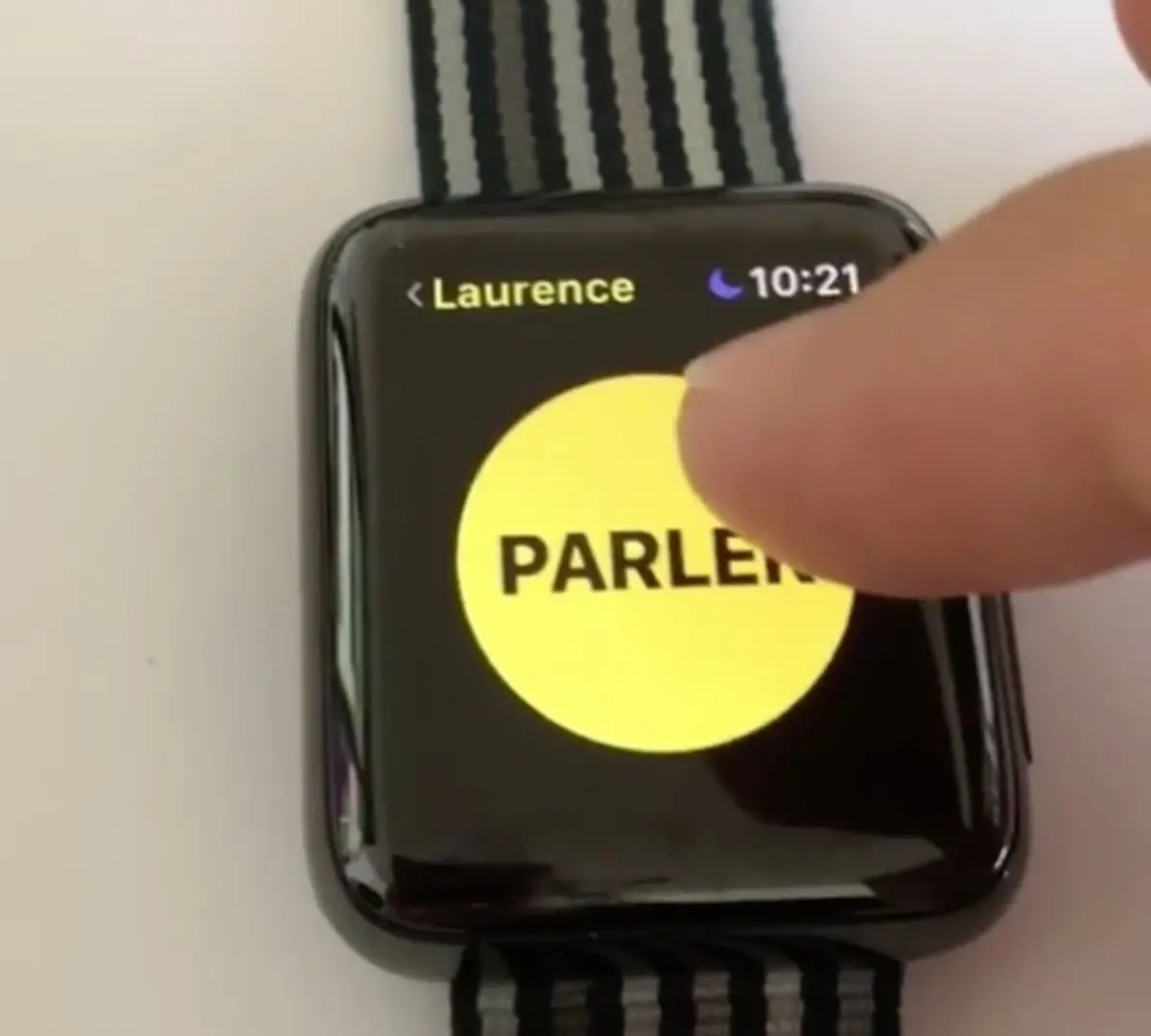 watchOS 5 にトランシーバー アプリがない場合は、iOS に FaceTime を再インストールしてください