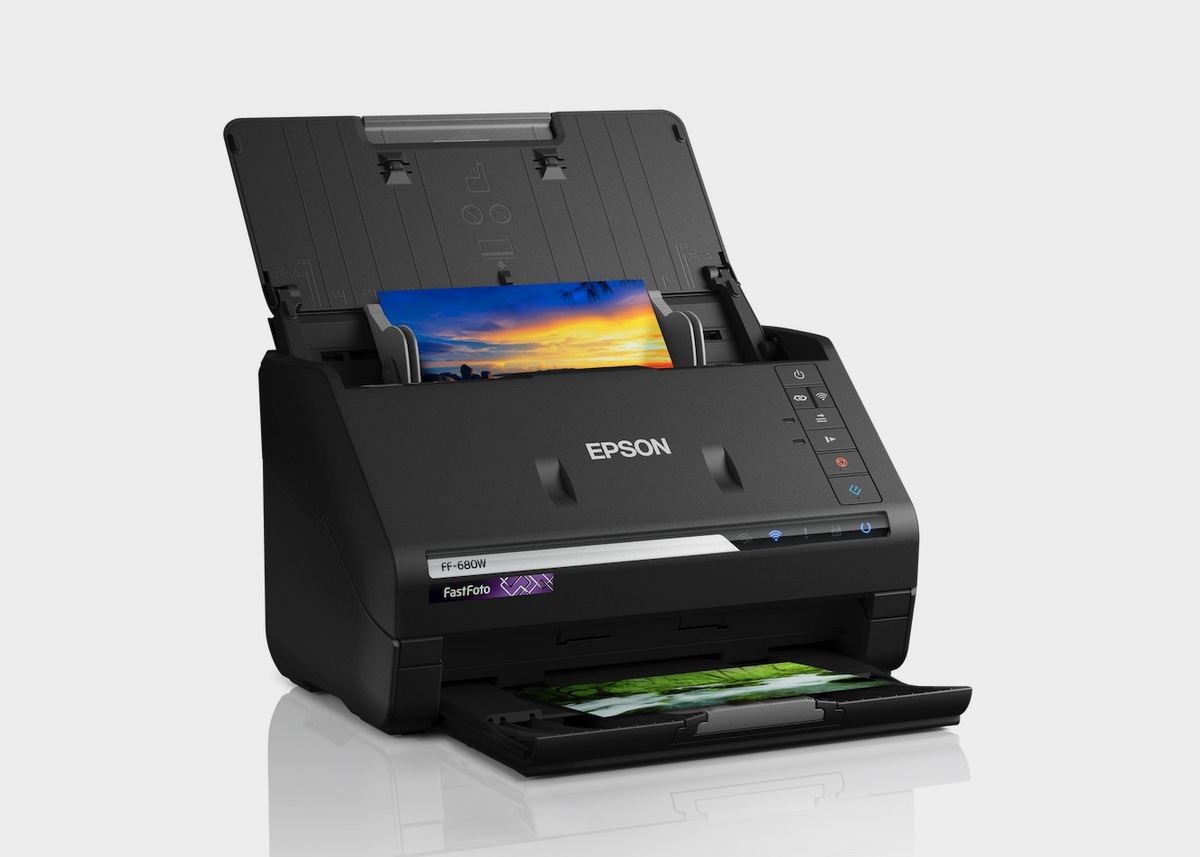 FastFoto : Epson annonce un scanner capable de numériser 30 photos en 30 secondes