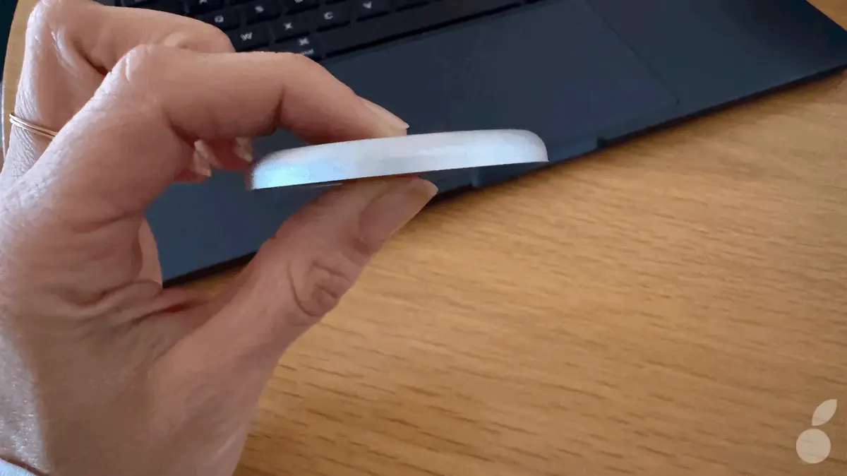 Test de l'InnAIO AI Translator T10&nbsp;: un galet traducteur qui se colle &agrave; l'iPhone