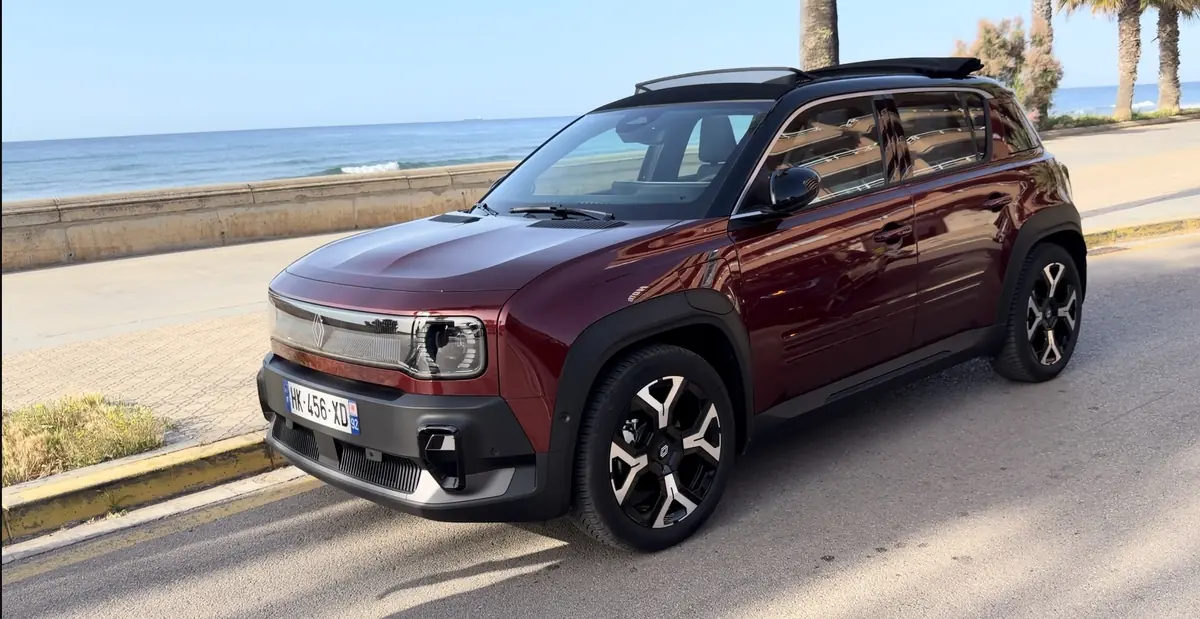 Essai Renault 4 "Plein Sud"&nbsp;: toit ouvrant, surf et off-road... plus cool que la R5&nbsp;?