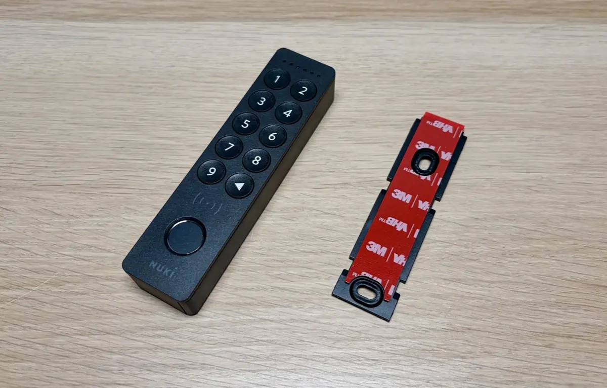 La plaque de fixation est la m&ecirc;me que sur le mod&egrave;le pr&eacute;c&eacute;dent