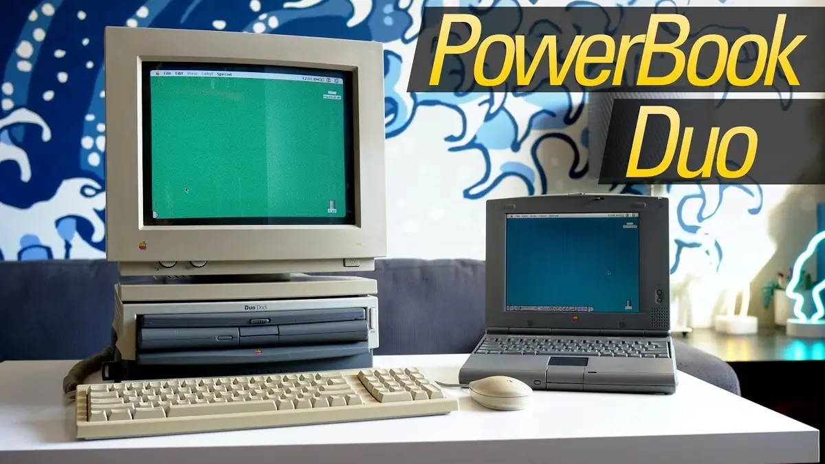 &Agrave; gauche le dock avec le PowerBook Duo ins&eacute;r&eacute;, &agrave; droite le PowerBook Duo.