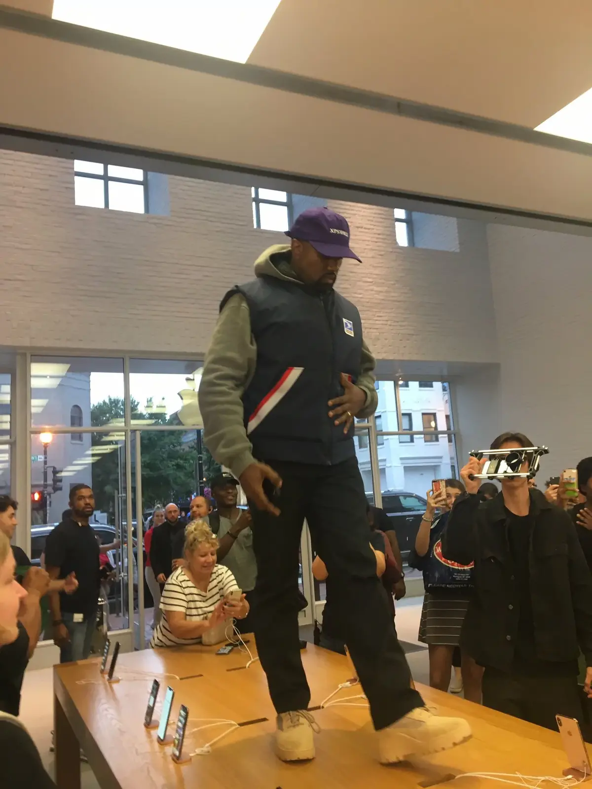 L'image du jour : Kanye West a donné une "keynote" à l'Apple Store de Washington