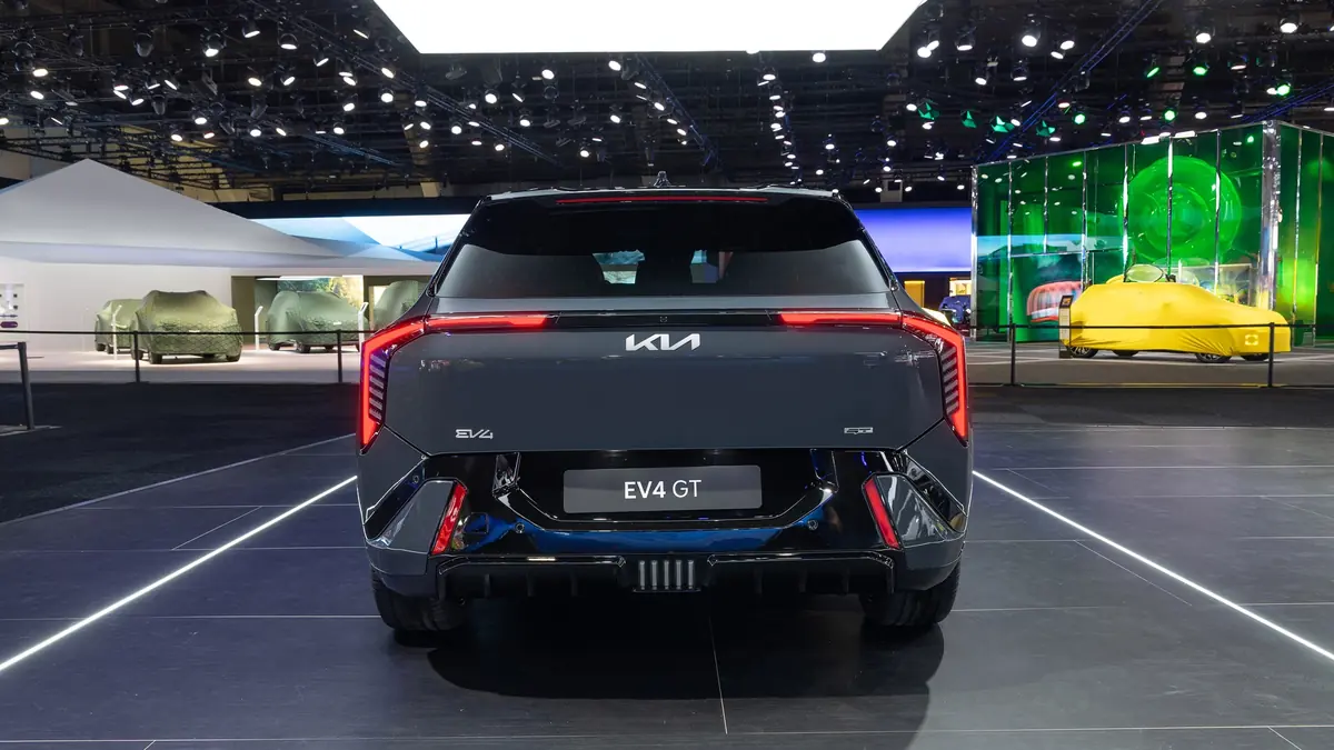 Kia EV4 GT et AWD&nbsp;: la Cor&eacute;enne sort l'artillerie qui fait vroom vroom zen