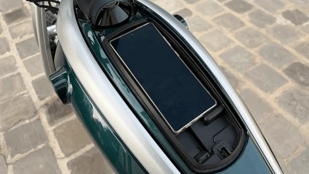 Par contre impossible d'y ranger un iPhone Duo