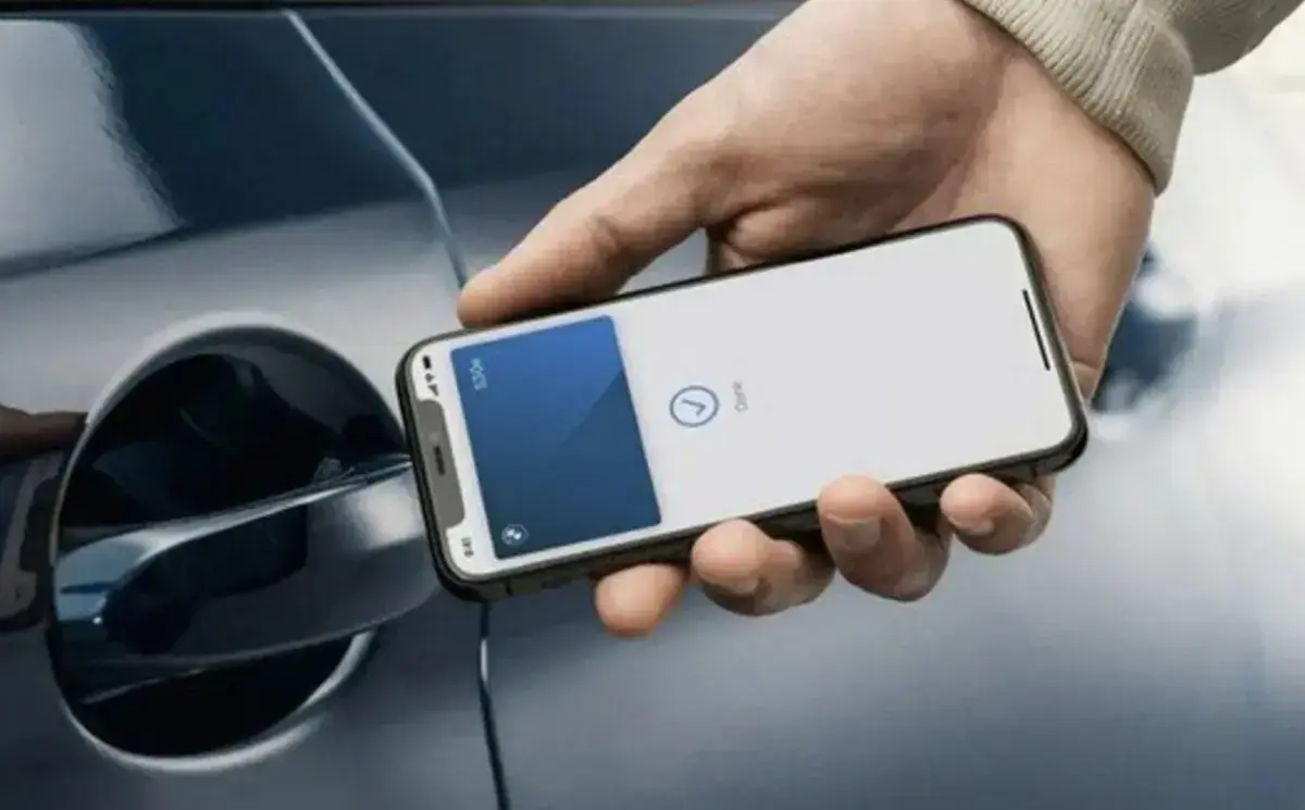 Apple CarKey bient&ocirc;t chez Tesla&nbsp;? Un indice dans l'app officielle&nbsp;!