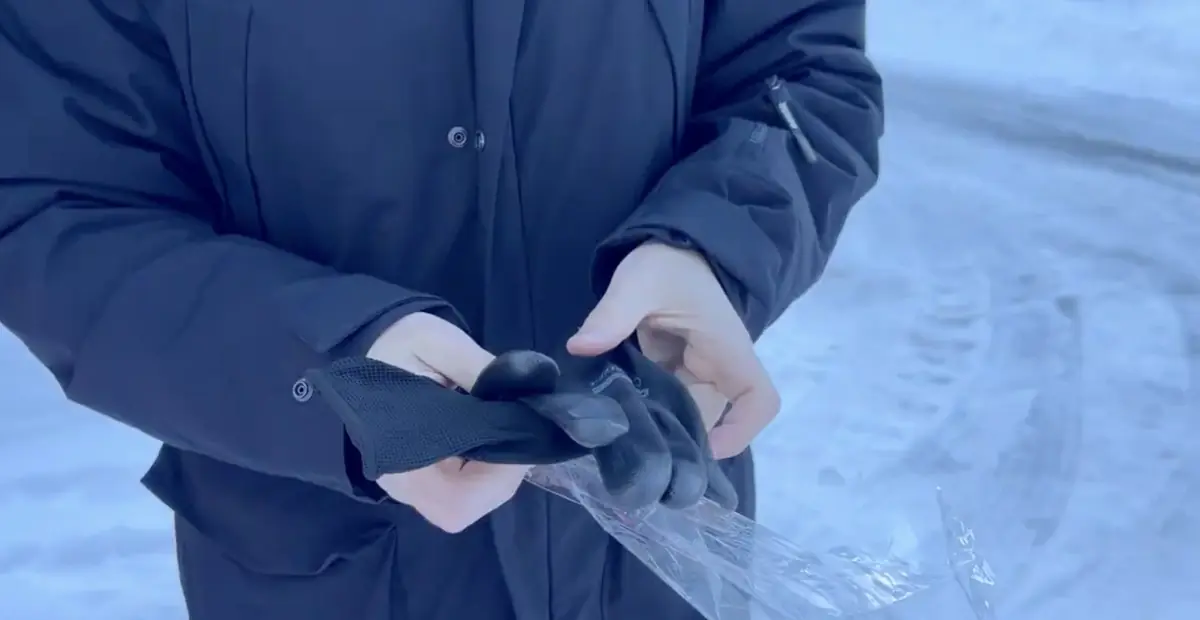 On a plant&eacute; une Polestar 4 Propulsion dans la neige pour tester les chaussettes ISSE (vid&eacute;o)