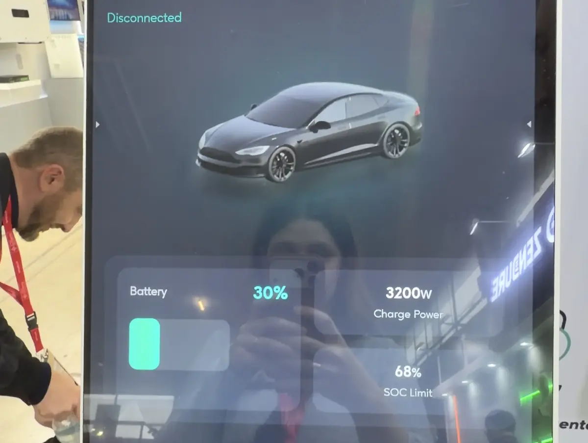 Zendure SolarFlow 800 Plus : on a vu la batterie solaire low-cost et ultra-compacte de 2kWh à 479€ !