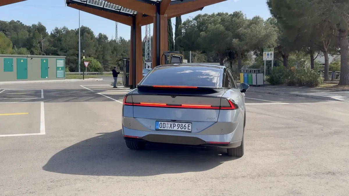 Essai XPeng P7+&nbsp;: le luxe et la charge en 12mn &agrave; partir de 45 990&euro;