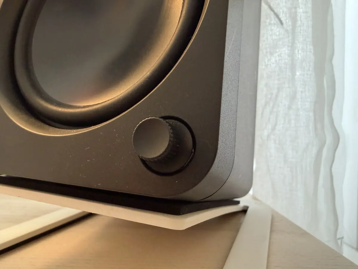 Test des Kanto ORA4&nbsp;: les enceintes de bureau qui changent tout