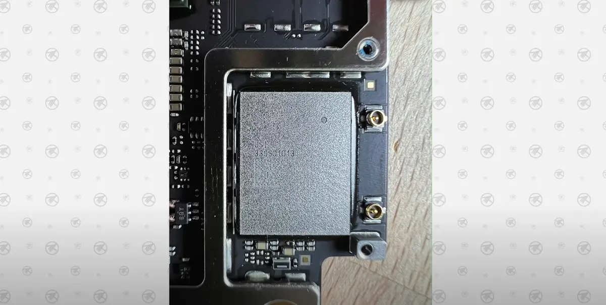 MacBook Air M2 : une seule puce mémoire pour le SSD 256Go (De l'UWB ?)