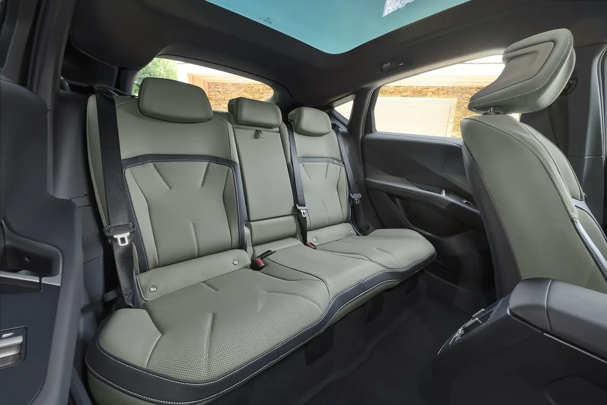 BMW iX4&nbsp;: jusqu'&agrave; 828 km d'autonomie pour le SUV coup&eacute; &eacute;lectrique
