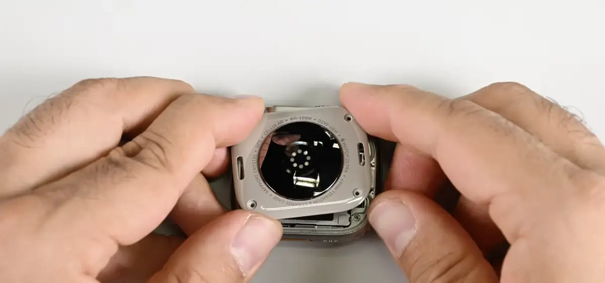 D&eacute;montage des Apple Watch Series 12 et Ultra 4&nbsp;: de mauvaises surprises&nbsp;!