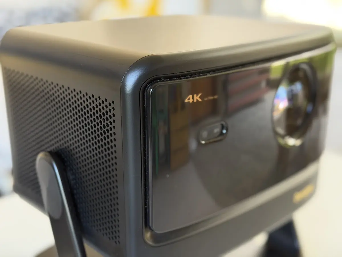 Test du Dangbei DBOX02 Pro&nbsp;: le vid&eacute;oprojecteur 4K qui veut remplacer votre t&eacute;l&eacute;