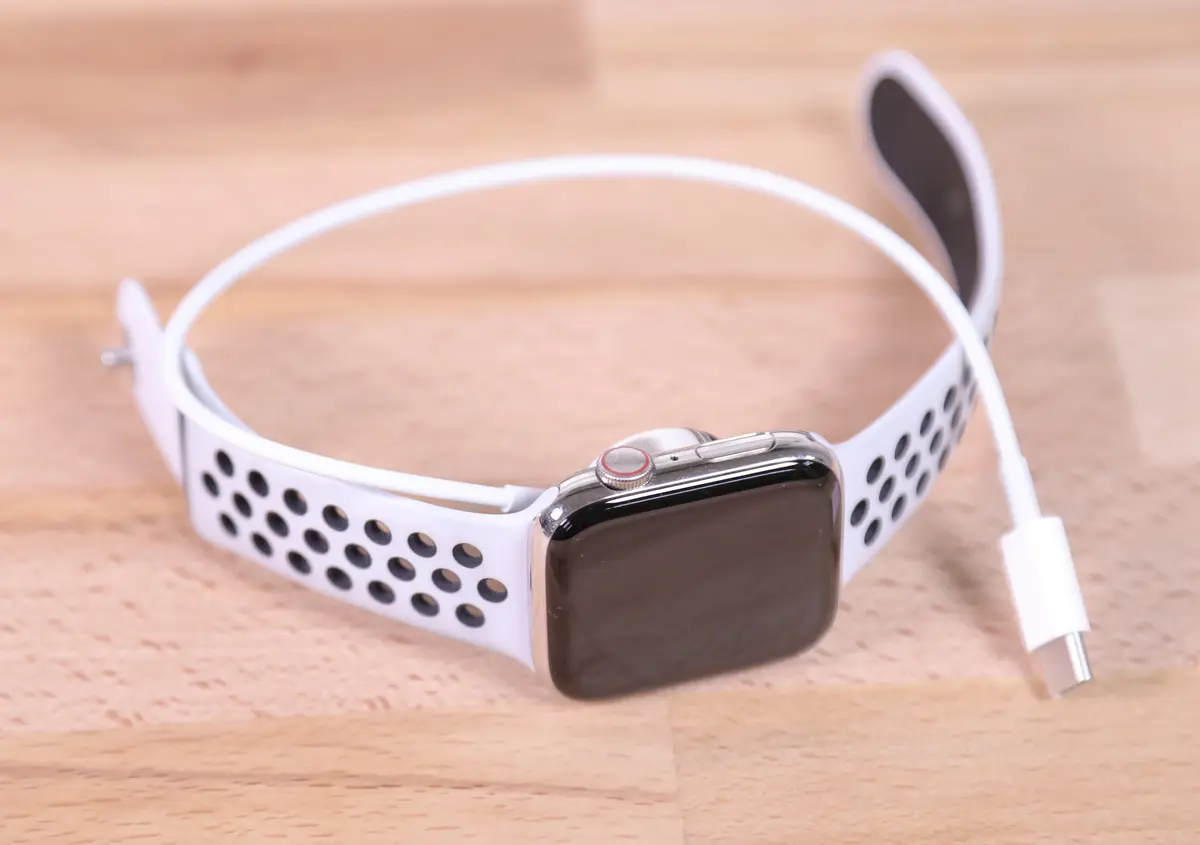 Le galet USB C pour Apple Watch est vraiment chiche en câble (photos)