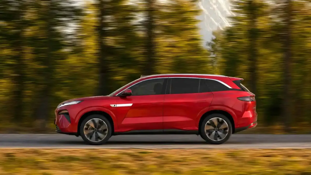 BYD d&eacute;voile l'Atto 8, son SUV &eacute;lectrique 7 places rechargeable en 9 minutes