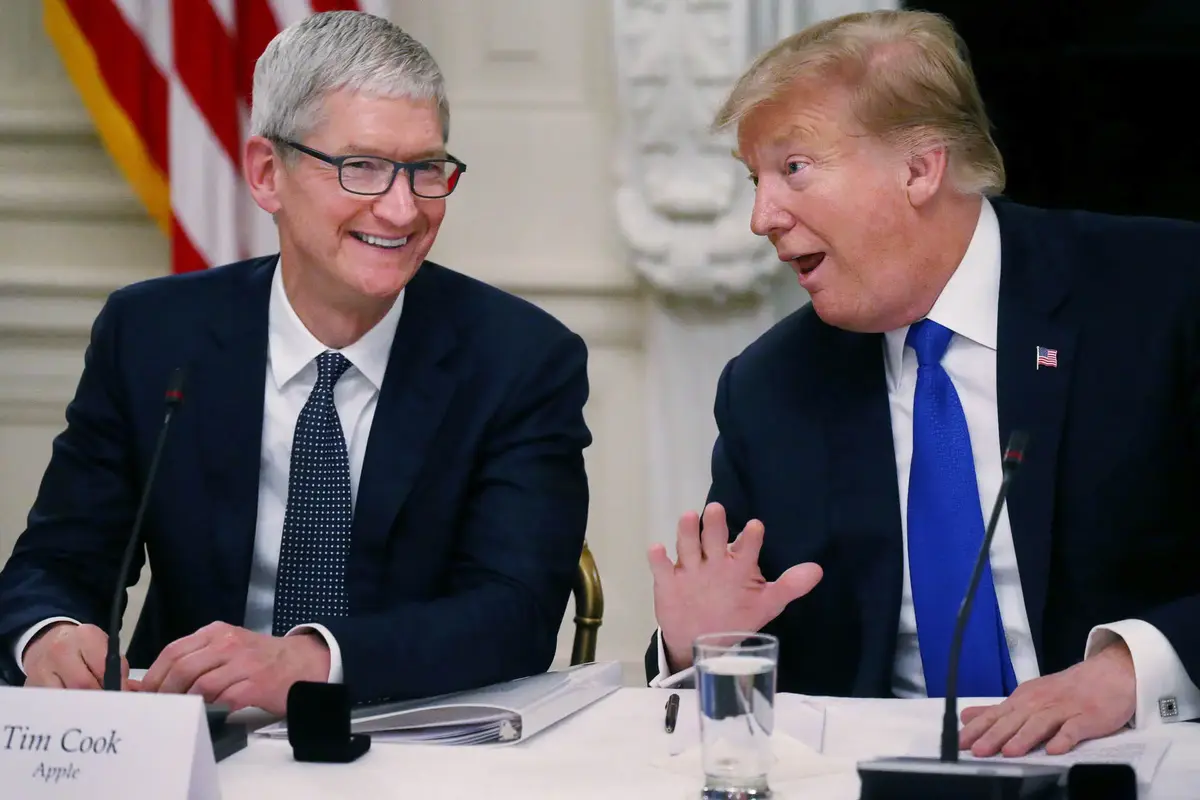 Le nouveau CEO d'Apple devra être à l'aise dans le monde de la politique nationale et internationale.