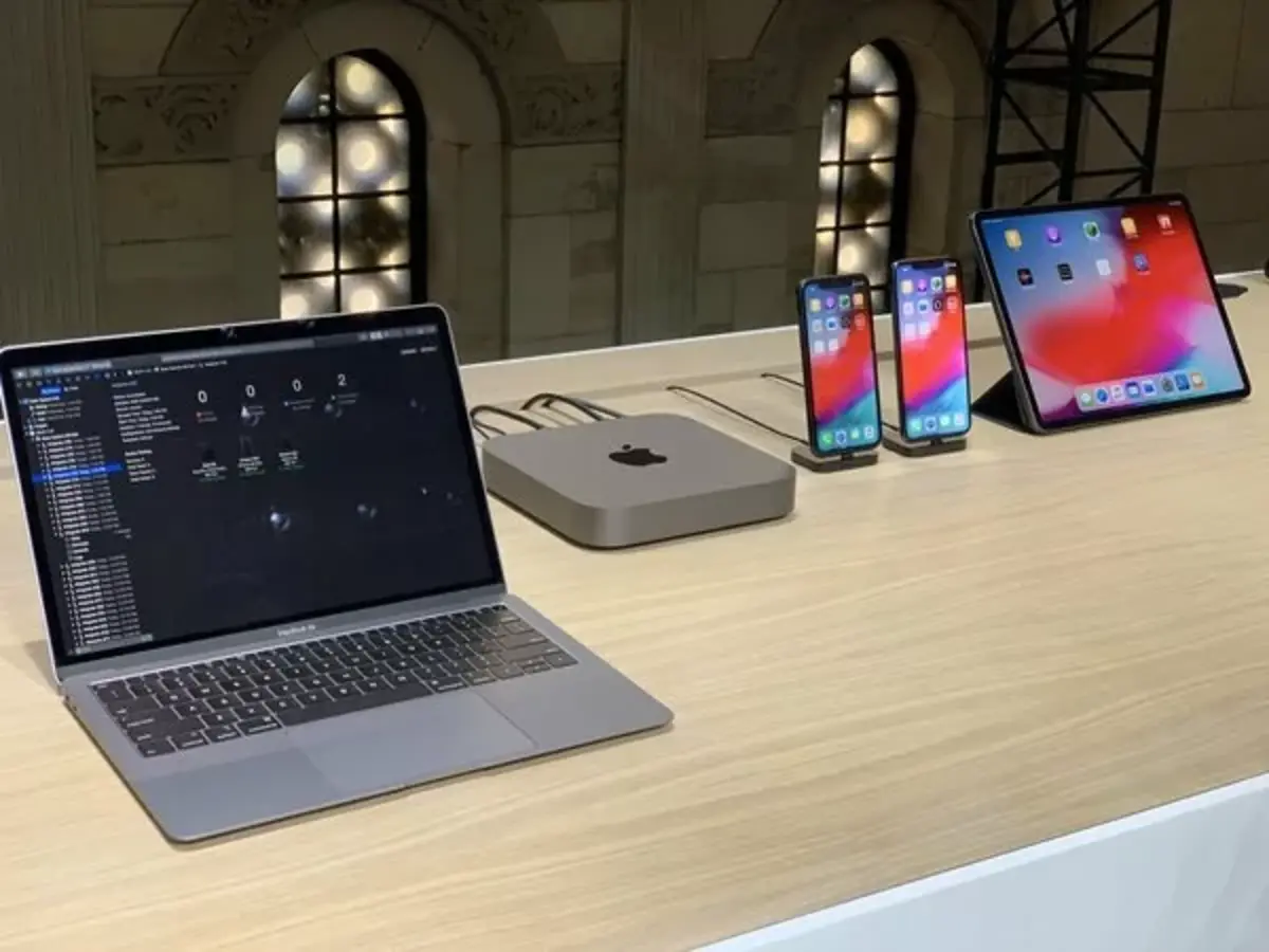 MacBook Air, Mac mini, iPad Pro ו