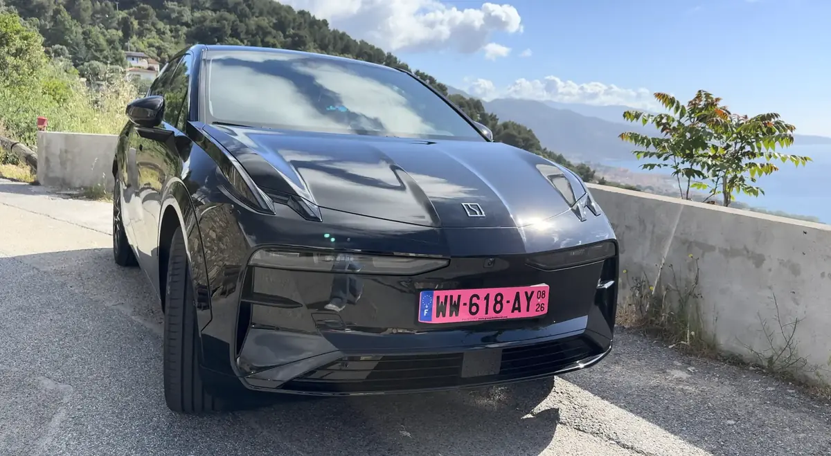 On essaie toutes les Zeekr, la marque chinoise de luxe qui d&eacute;barque en France&nbsp;!