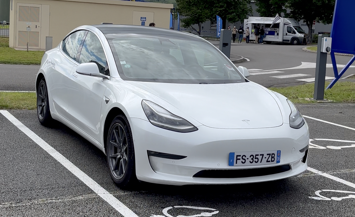 Après 317 000 Km et de la charge rapide, cette Tesla Model 3 française va vous étonner !