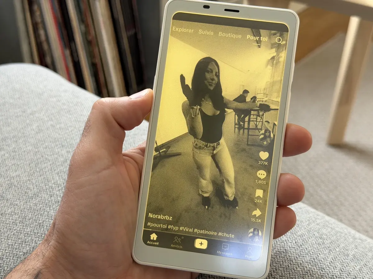 TikTok fonctionne en noir et blanc, mais l'expérience est assez médiocre