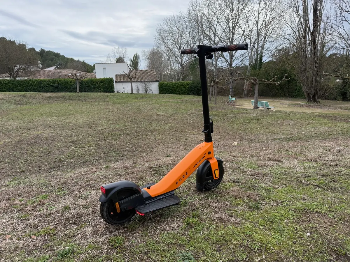 Test de la trottinette McLaren Pure x&nbsp;: m&eacute;rite-t-elle son blason&nbsp;?