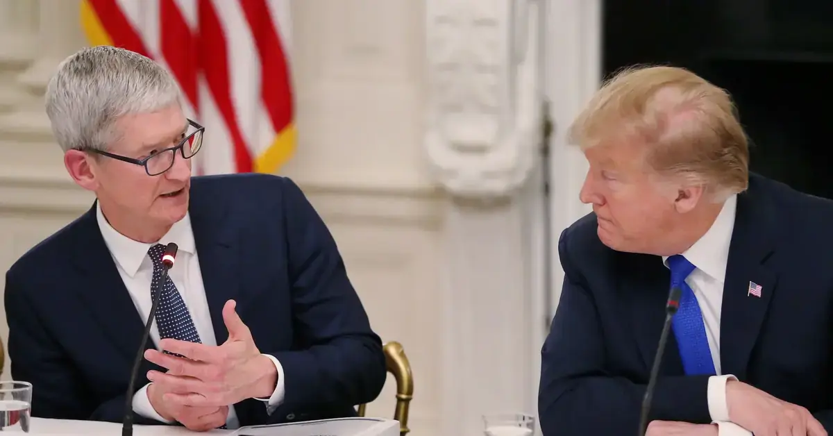 D&eacute;part de Tim Cook&nbsp;: Trump publie un long post entre &eacute;loge et... l&eacute;chage de bottes