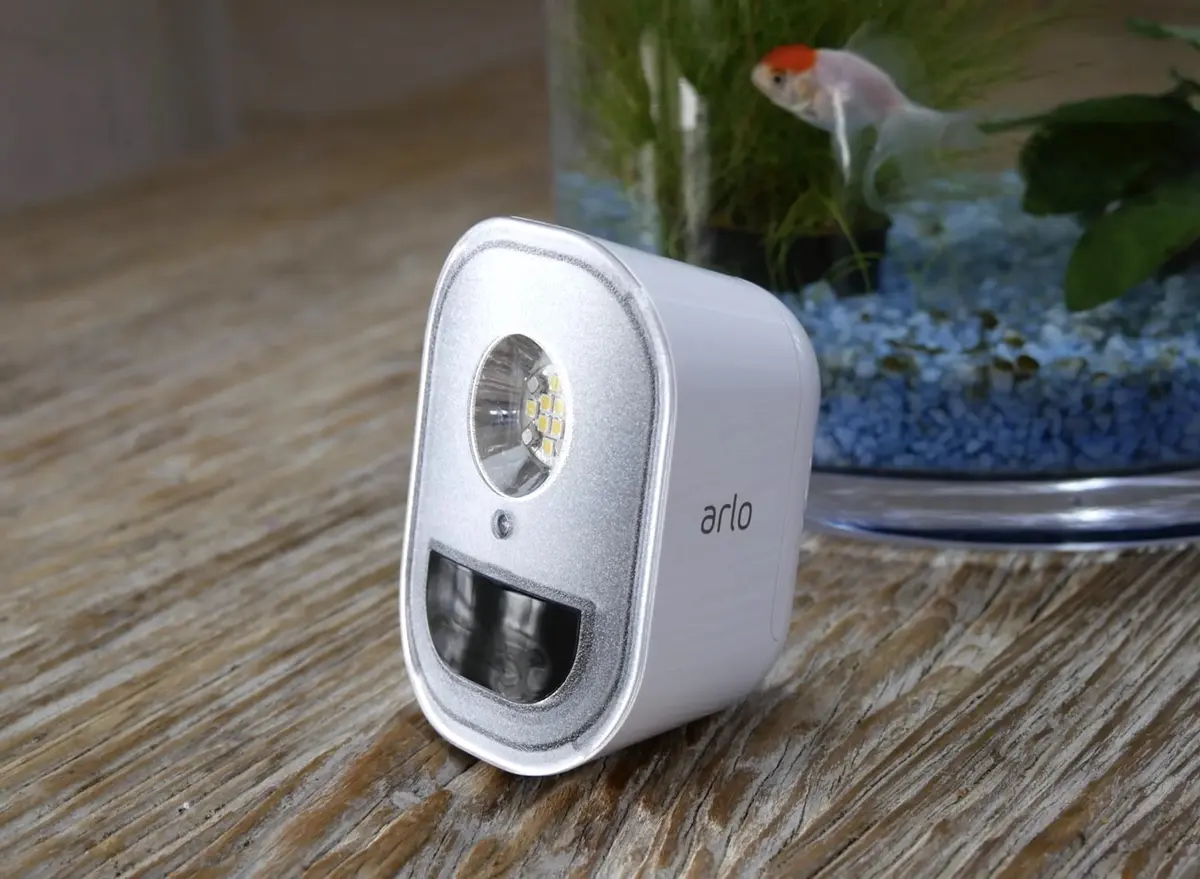 Test express Arlo Security Light : l'éclairage intelligent, pour l'intérieur comme l'extérieur