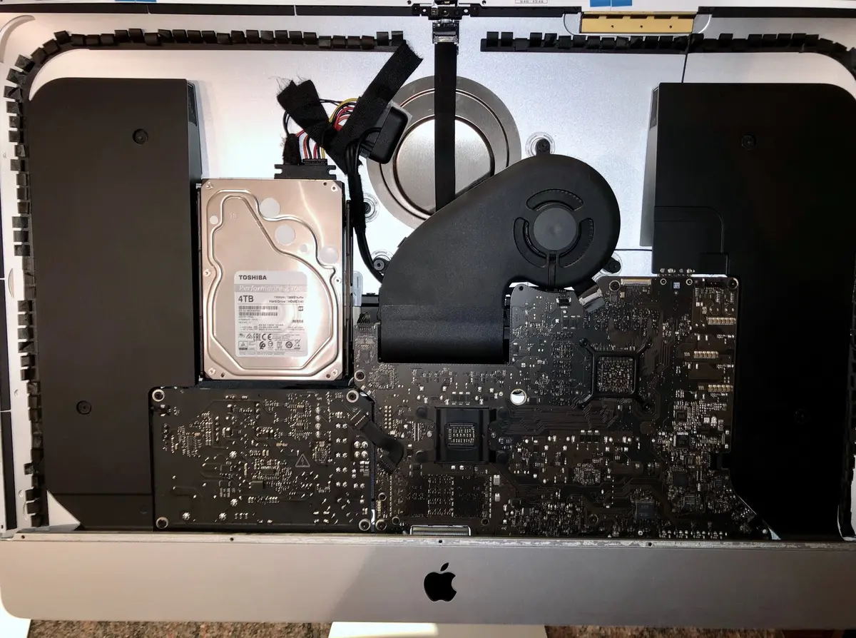 Remplacer le disque d'un vieil iMac : une sonde permet de gérer la ventilation