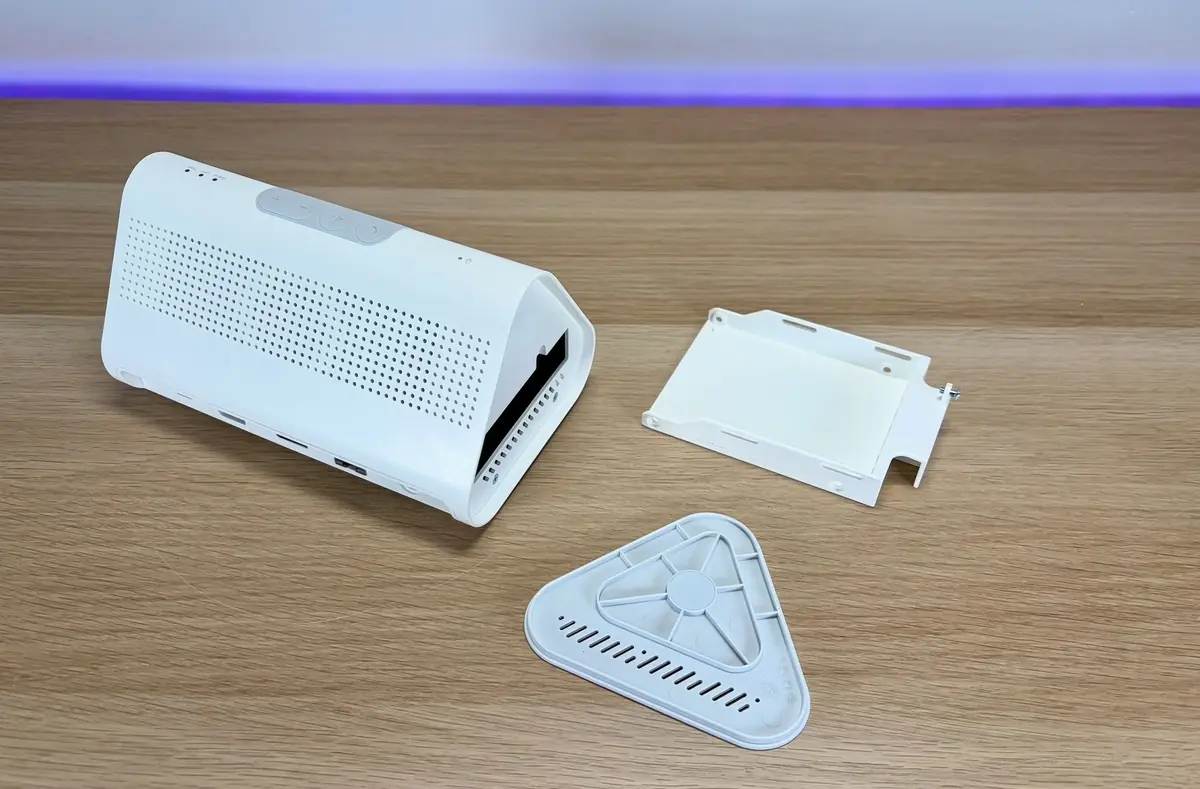 Le hub Tapo H500, ici avec son tiroir pour HDD/SSD 2,5 pouce sorti