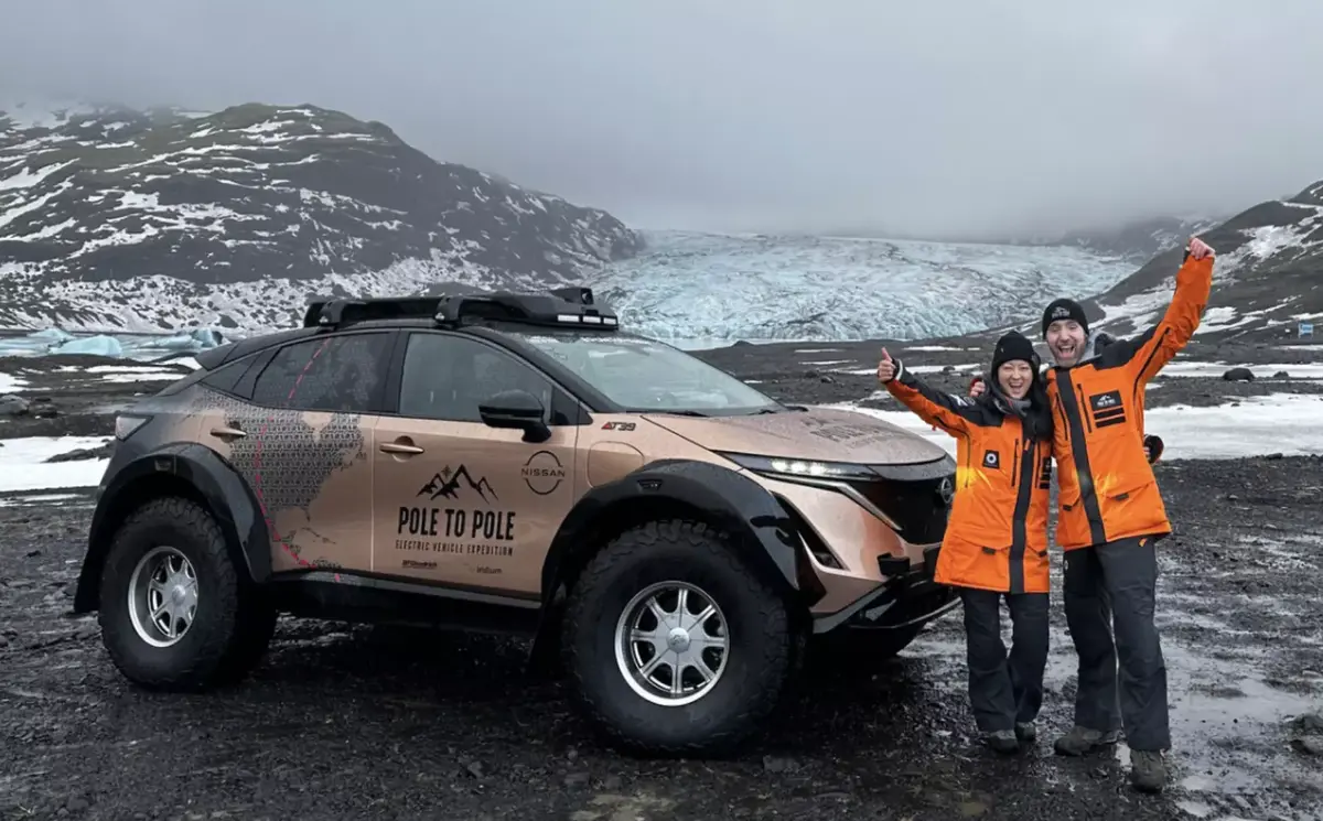 Première mondiale : ils relient le pôle Nord au pôle Sud en voiture électrique !