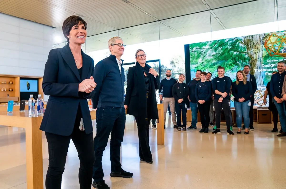 Qui est Deirdre O’Brien, la nouvelle "super-RH+Retail" d'Apple (et très proche de Cook) ?